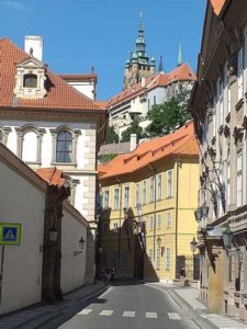 Пражский Град на холме над Прагой